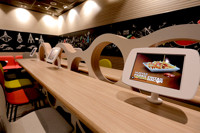 Muebles y estructuras para pantallas